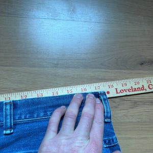 Pantalones vaqueros vaqueros de mezclilla azul estilo western de corte bota, marca Wrangler, estilo vintage de los años 80, de la marca No Fault, talla 34 x 28. imagen 8