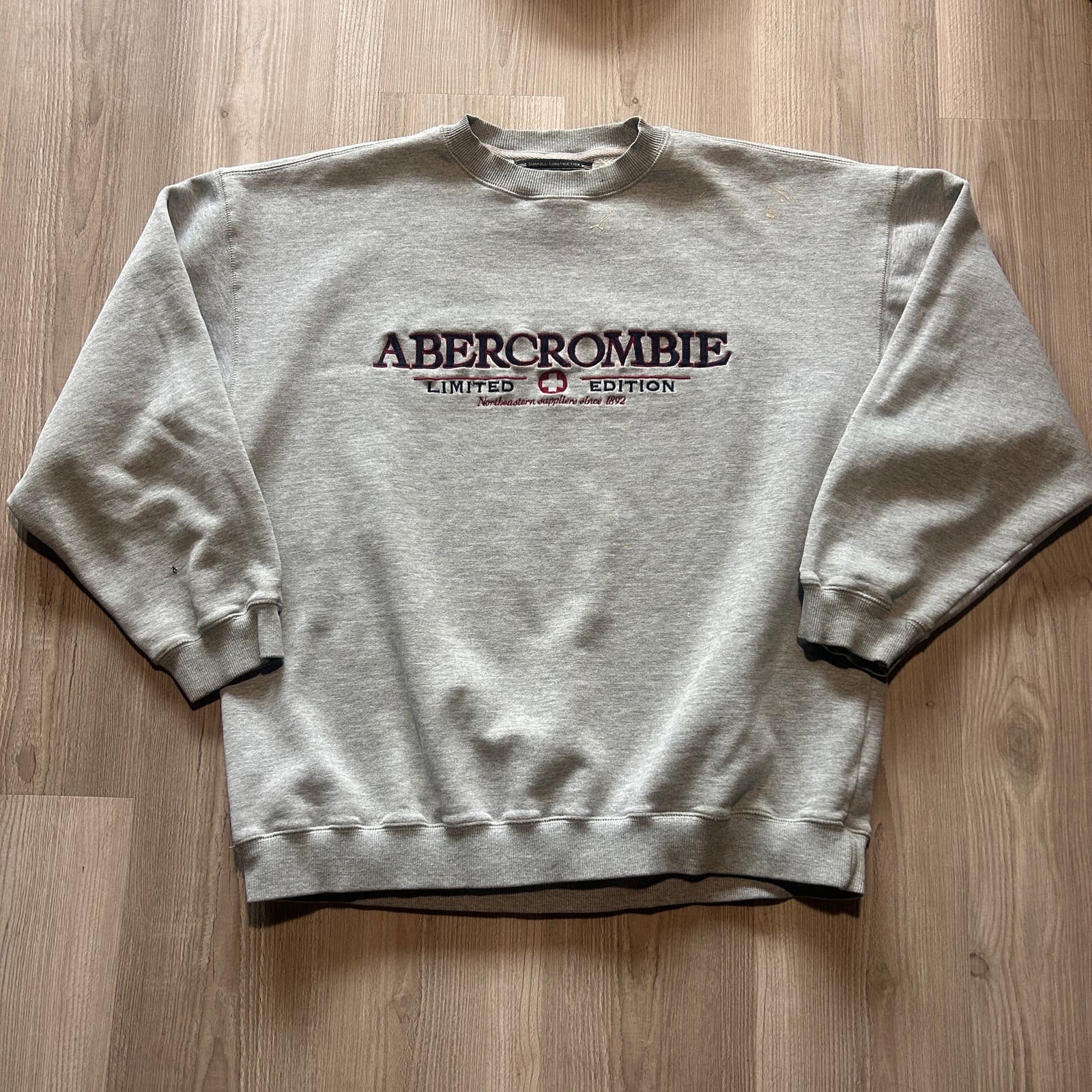 Vintage Y2K Abercrombie and Fitch Gray Crewneck Pullover