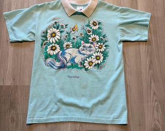 Vintage 90&#39;s Light Blue Wyoming Cat Kitten Flowers Collared Tee Shirt Sz Medium