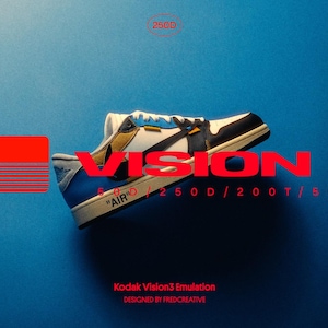 以下が含まれることがあります： 赤色の「VISION 3」の文字が入った、青、白、黒のスニーカー。靴の側面には「AIR」とプリントされています。画像には「2500」と「500T」の文字も含まれています。