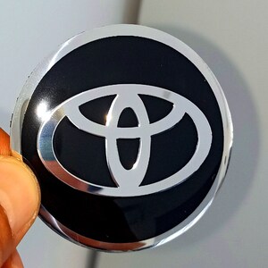 4 X56MM ALUMINIUM STICKERS Black/Silver Rim Hup Cap Logo Badge Center for Toyota