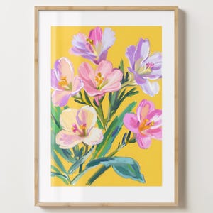 黄色とピンクのフリージアの花のプリント - 花のポスター - モダンなフリージアアート - バーカートプリント - 光沢またはマット - A5、A4、A3 またはデジタルダウンロード