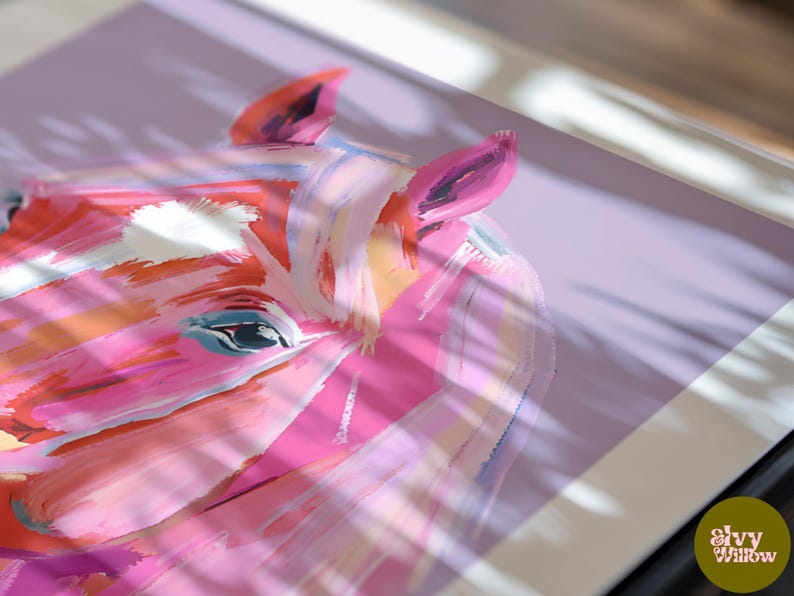 Peut inclure: Un gros plan sur une peinture abstraite rose et orange d'une t&ecirc;te de cheval. La peinture est r&eacute;alis&eacute;e dans un style libre et expressif avec des coups de pinceau visibles.