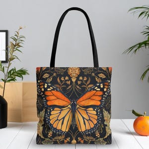 William Morris-inspirerad monarkfjärilsväska med gotiskt tryck | Mörkblommig marknadsväska bild 2