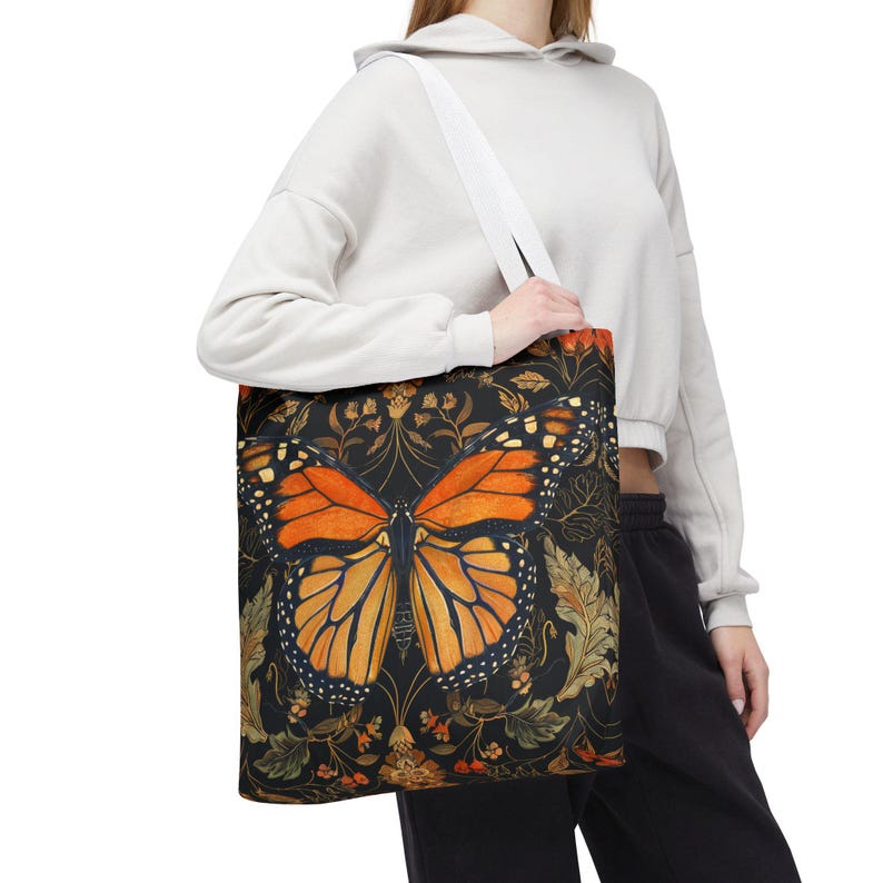 William Morris-inspirerad monarkfjärilsväska med gotiskt tryck | Mörkblommig marknadsväska bild 7