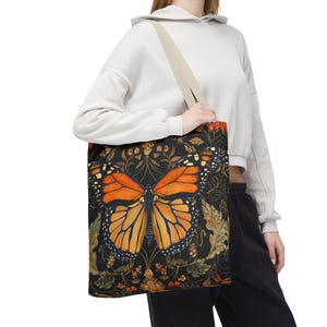 William Morris-inspirerad monarkfjärilsväska med gotiskt tryck | Mörkblommig marknadsväska bild 8