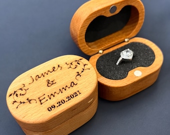 Houten ringdoos voor bruiloft, bruid en bruidegomnamen gegraveerd, verlovingscadeau. Aangepaste tekst, gepersonaliseerd