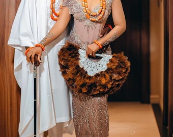 Éventail de plumes pour mariage traditionnel nigérian, africain. Éventail de fiançailles traditionnel classique avec plumes