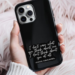 Presente para ela, capa de celular com citação da Chanel, presente de luxo para ela, capa de celular, não me importo com o que você pensa sobre mim, não penso em você de jeito nenhum