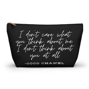 Bolsa de acessórios de luxo com citação Coco Chanel | Não me importo com o que você pensa sobre mim, eu não penso em você de jeito nenhum | Presente de moda elegante para ela