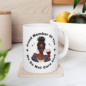 We Do Not Care Club-mok, cadeau voor de vrouwen die er gewoon niets meer om geven, WDNC-beweging, pittige koffiekop voor moeder, mok rommelige knotmeisje