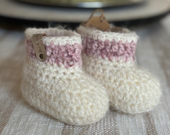 Crochet baby booties in cream with raspberry pink accents