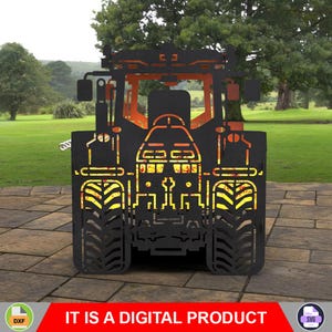 Op de afbeelding: Zwart en oranje metalen tractorsilhouet met ingewikkelde uitgesneden details. De tractor heeft grote banden en een gedetailleerde cabine. De afbeelding bevat de tekst "IT IS A DIGITAL PRODUCT" in een rode banner onderaan.