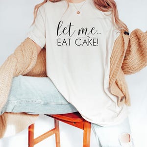 Chemise Laisse-moi manger du gâteau Marie-Antoinette, joli cadeau de t-shirt humour couleurs confort pour elle, haut écriture baroque minimaliste