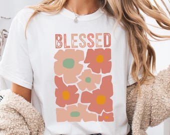 T-shirt Boho benedetta, regalo di vestito pasquale floreale per lei, maglietta basata sulla fede, maglietta con colori religiosi confortevoli, abbigliamento cristiano con fiori retrò