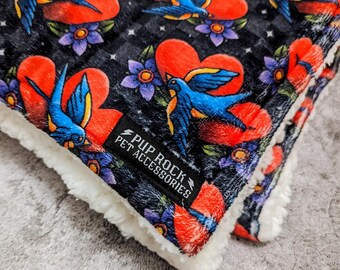 Joan, swallows and heart printed super fluffy pet blanket