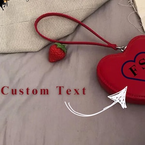 Personalisierte herzförmige Tasche für Frauen - Rote Geldbörse aus veganem Leder, süße & stilvolle Tasche, perfektes Geschenk für Sie: Valentinstag, Geburtstagsgeschenk.