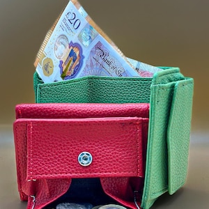 She’ll love this Personalized Leather Wallet—small, elegant, and made just for her. This mini coin purse is the ideal stocking stuffer or thank-you gift. Crafted for everyday chic.
#WomensGifts #StockingStufferIdeas #MiniPouch #LeatherWalletForHer #CustomizedGift #PracticalGift #HolidayGifts #DamenMode