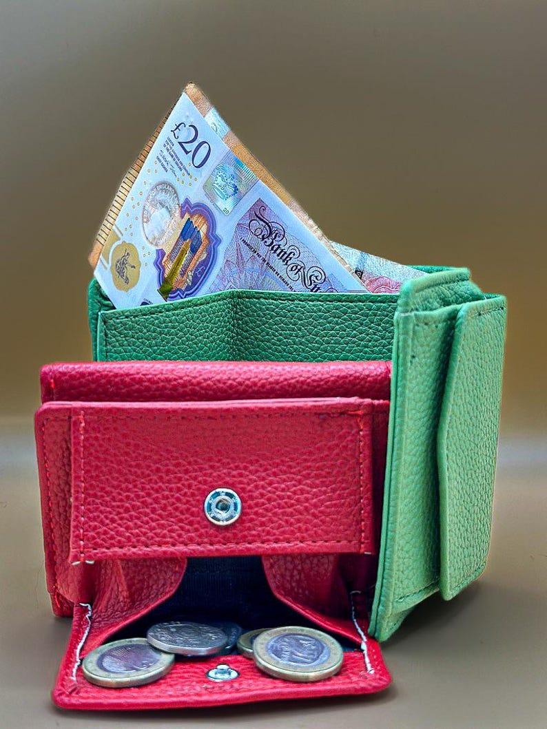 She’ll love this Personalized Leather Wallet—small, elegant, and made just for her. This mini coin purse is the ideal stocking stuffer or thank-you gift. Crafted for everyday chic.
#WomensGifts #StockingStufferIdeas #MiniPouch #LeatherWalletForHer #CustomizedGift #PracticalGift #HolidayGifts #DamenMode