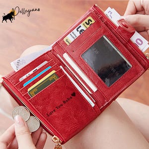Organize in style with our faux leather short wallet! Compact, trendy & perfect as a thoughtful gift.
#EtsyStyle #WalletGoals #WomenFashion #GiftHerSomethingNice #TrifoldBeauty #ZipperWallet