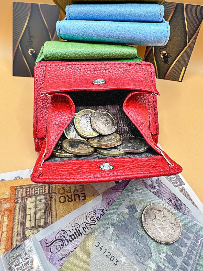This mini coin purse is the perfect everyday essential! Made of soft leather and personalized just for her, it’s a great compact wallet that fits any style. A lovely gift for women of all ages.
#GiftIdeasForHer #MiniWallet #PersonalizedLeather #CustomMadeGifts #BirthdayGiftIdeas #WomensStyle2025 #ChristmasPresents #CuteGift