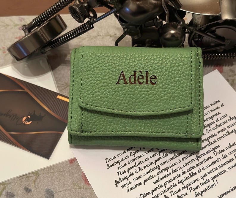Small in size, big on charm. This custom leather mini wallet is perfect for holding coins, cards, and keys. A thoughtful personalized gift for women—ideal for birthdays, holidays, or thank-you surprises.
#CuteWallet #PersonalizedForHer #GiftGuide2025 #CustomCoinPurse #WomensStyle #LeatherAccessories #ChristmasGifts #GiftIdeasForHer