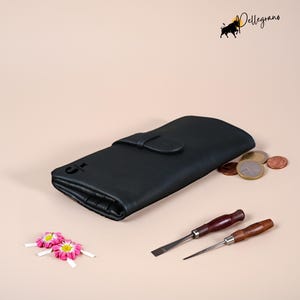 This custom ultra-soft cowhide wallet in Oily Coffee or Oily Black blends vintage charm with modern function. Makes a perfect birthday or anniversary gift! #LeatherWallet #PersonalizedWallet #GiftIdeas #EtsyGifts #MensStyle #WomensStyle