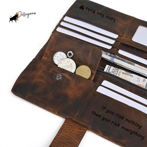Surprise someone special with a custom vintage wallet! Made from premium crazy horse leather with British flair – perfect gift!
#GiftForDad #MensWallet #LeatherGoods #CustomEngraved #EtsyShop
