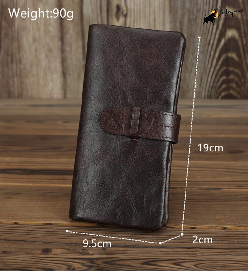 Stylish and functional, our long oil wax wallet in Oily Coffee or Oily Black is a thoughtful personalized gift for men and women. #PersonalizedPresent #LeatherLovers #BirthdayGiftIdea #TrendyGifts #EtsyShopper