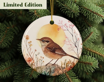 Enfeite de Wren, Wren doméstico, Enfeite de pássaro, Wren da Carolina, Presente para amantes de pássaros, Presente para observadores de pássaros, Arte de Wren da Carolina, Enfeite de Natal, Cerâmica