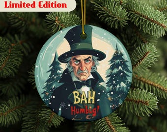 Ornamento di Scrooge, Bah Humbug, Ebenezer Scrooge, scambio di ornamenti, idea regalo per ufficio, idea di Babbo Natale segreto, ornamento divertente, ceramica di qualità