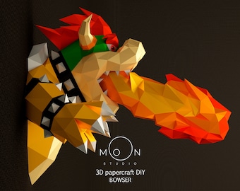 Op de afbeelding: Een 3D-papiercraft DIY-model van Bowser, een personage uit de Super Mario Bros.-videogameserie. Het model is gemaakt van papier en is ontworpen om met de hand te worden geassembleerd. Bowser wordt afgebeeld in een woeste pose, met zijn bek open en zijn klauwen uitgestoken. Hij spuit vuur, wat wordt weergegeven door een fel oranje en rode vlam. Het model is een geweldige manier om je liefde voor de Super Mario Bros.-franchise te tonen.