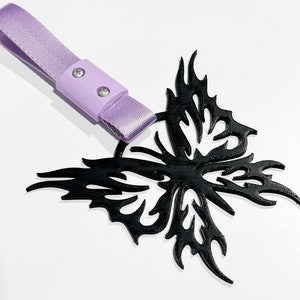 Anello Tsurikawa con farfalla tribale e fiamma: ciondolo per auto JDM - stampato in 3D