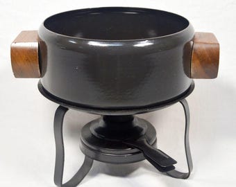 Pentola per fonduta in smalto nero degli anni '60 con manici in legno