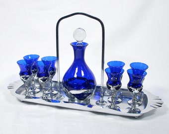 Caraffa in vetro Cambridge Nautilus Royal Blue di Farber Bros degli anni '30 e 8 bicchieri da liquore