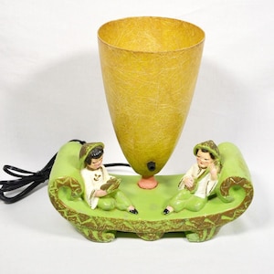 1950s Metro Ware Green Chalkware Asian Themed Table Lamp With Fiberglass Shade
