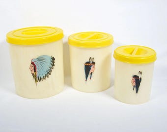 Set di 3 contenitori in plastica marmorizzata Popeil Brothers degli anni '40 con figure di nativi americani dipinte a mano