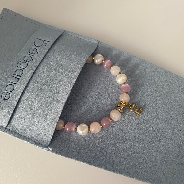 Bracelet lettre quartz rose Perl œil de chat.Bracelet personnalisé lettre. Cadeau pour elle . Offrir Saint Valentin .