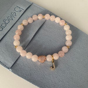 Bracelet quartz rose lettre initiales .Bracelet personnalise.Cadeau pour femme. Offrir Saint Valentin.Bracelet pierre naturelle.