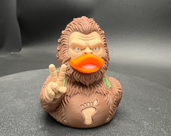 ¡Pato Bigfoot haciendo el "signo de la paz" mide 7,6 cm y está listo para tu Jeep!