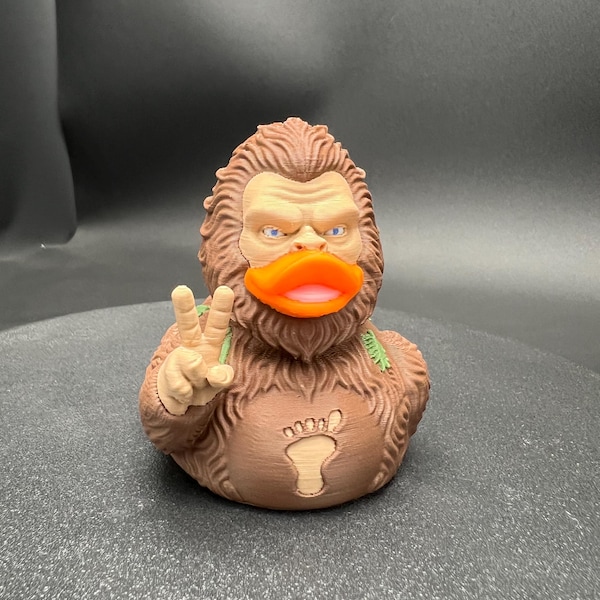 ビッグフット・ダッキーが「ピースサイン」を3インチ（約7.6cm）して、あなたのジープに乗る準備万端です！
