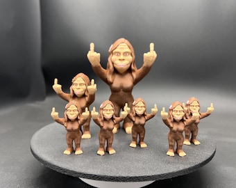 Figura de Lady Bigfoot con el dedo medio levantado, ideal para escritorio o salpicadero (tamaños de 2, 3, 5 y 9,5 pulgadas).