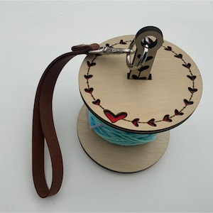 DELUXE Eternal Hearts Wristlet Yarn Carousel Knitting Yarn Holder Portable Wrist Yarn Holder Keeper Tool Mother Gift