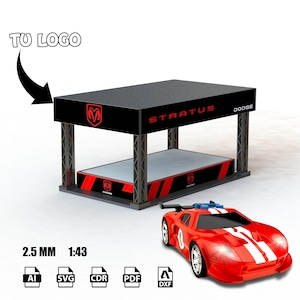 Puede incluir: Un coche modelo Dodge Stratus rojo con rayas blancas y el número 8. El coche está junto a un expositor negro y rojo con el logotipo de Dodge. El expositor tiene el texto "STRATUS" y "DODGE".