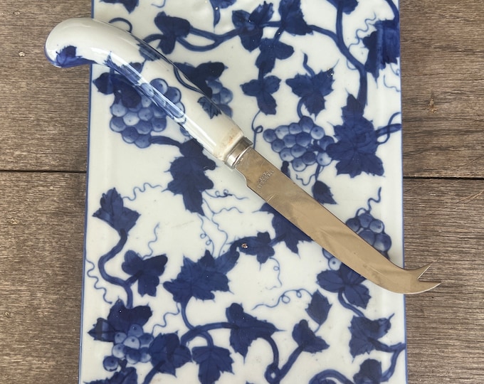 Vintage Silvestri Blue and White Grape and Vine Chinoiserie Cheese Board with Knife