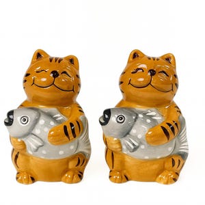 Cat and Fish Salt Pepper Shakers | GKAO Ceramic | Tabby Orange Striped Chubby Kitty Hug | Collectible Kitchen Decor | Funny Gifts Unique