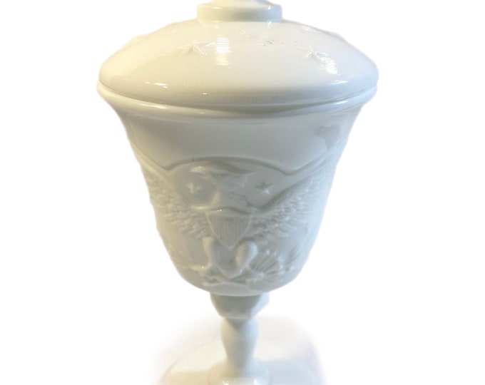 L.E. Smith Art Glass Milk Glass # 4554 Bicentennial Covered Candy Dish