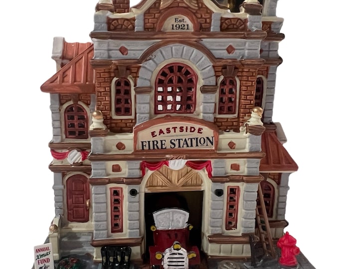 Lemax Caddington Village Collection East Side Fire Station Light-Up 2011 #15262 | Christmas