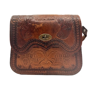 Vintage jaren 70 handgemaakte lederen gegraveerde Costa Rica symbolen crossbody portemonnee vintage westerse orchidee en winkelwagen Siler sluiting Boho