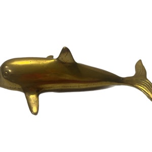 Figurina di delfino tursiope vintage in ottone massiccio realizzata a Taiwan, grande patina